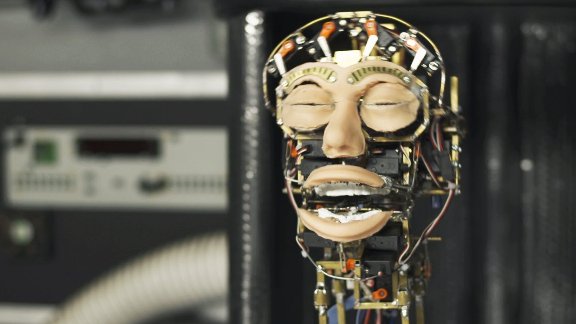 Песня робот видео. Искусственный интеллект. Робот из клипа. Робот с антеннами на голове. Робот с искусственным интеллектом для детей.